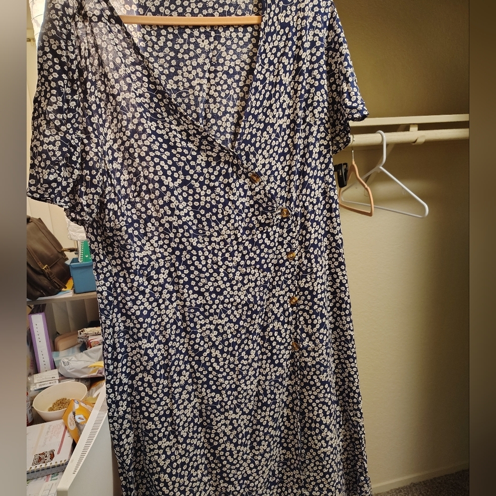 Blue dress xl with white flowers connected with white lines buttons in the front